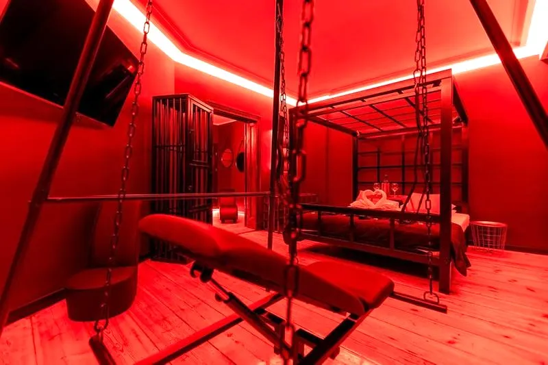 Dominujące panie w Poznaniu: Odkryj świat usług BDSM i erotycznych sesji
