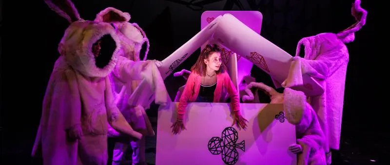 Gdzie kupić bilety na Alicję w Krainie Czarów? Teatry i ceny, które musisz znać!