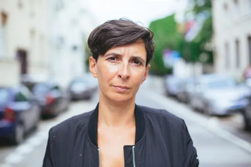 Jak nawiązać kontakt z Klementyną Suchanow i uzyskać potrzebne dane?