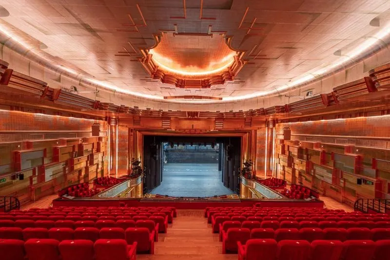 Kochane Pieniążki w Teatrze Capitol – Sprawdź nadchodzące spektakle i ciesz się magią sceny