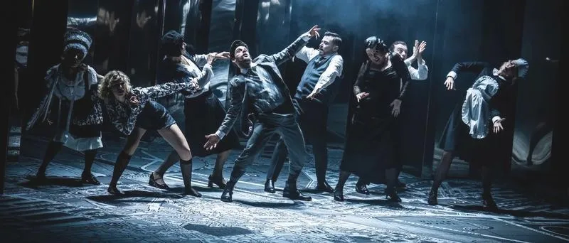 Na co do teatru w Warszawie? Sprawdź najciekawsze spektakle i bilety na ten sezon