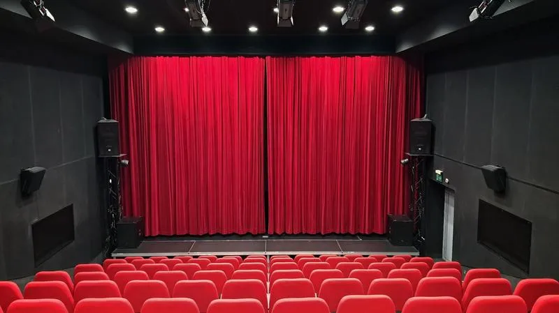 Najlepsze spektakle w Skoczowie: odkryj repertuar Teatru Elektrycznego