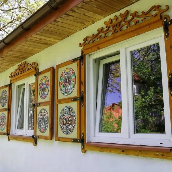 Odkryj fascynującą historię Muzeum sztuki ludowej w Otrębusach: zbiory i wirtualne zwiedzanie czekają na Ciebie!