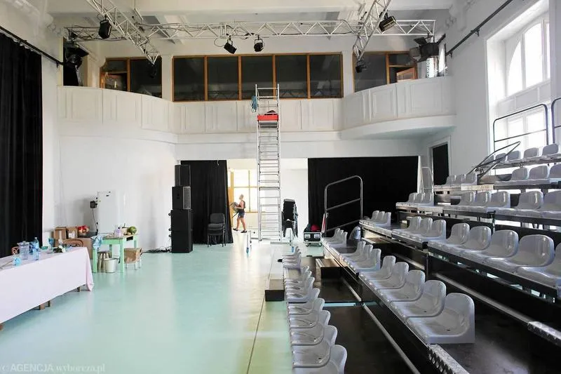 Odkryj Magię: Aktualne Spektakle i Premiery w Repertuarze Teatru Nowego Proxima