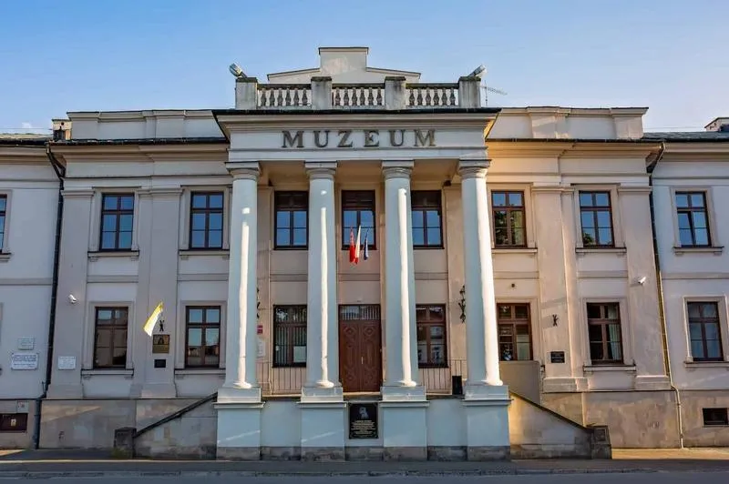 Odkryj Muzeum sztuki współczesnej w Radomiu: fascynująca historia, niezwykła kolekcja i wyjątkowe wystawy