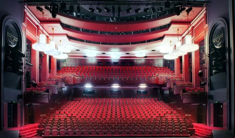 Odkryj najciekawsze spektakle teatralne w Warszawie: 5 sztuk, których nie możesz przegapić