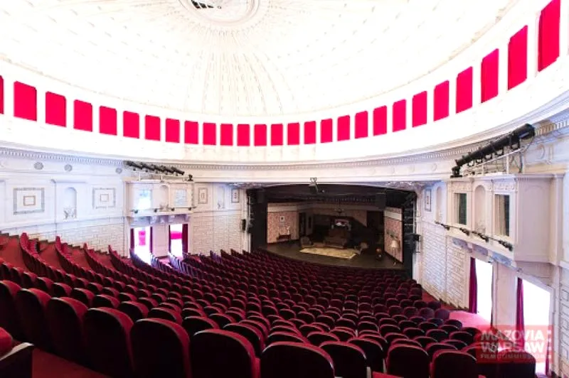 Styl i komfort: jak się ubrać do teatru komedia na niezapomniany wieczór