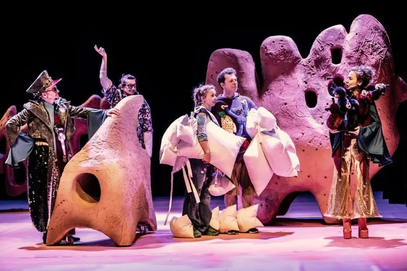 Teatr CoNieco: Odkryj magię historii i spektakli teatru lalek