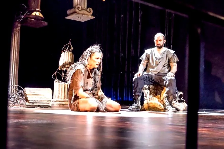 Wielka premiera "Antygony" w Teatrze Ateneum: Obsada i jej znaczenie dla współczesnego teatru