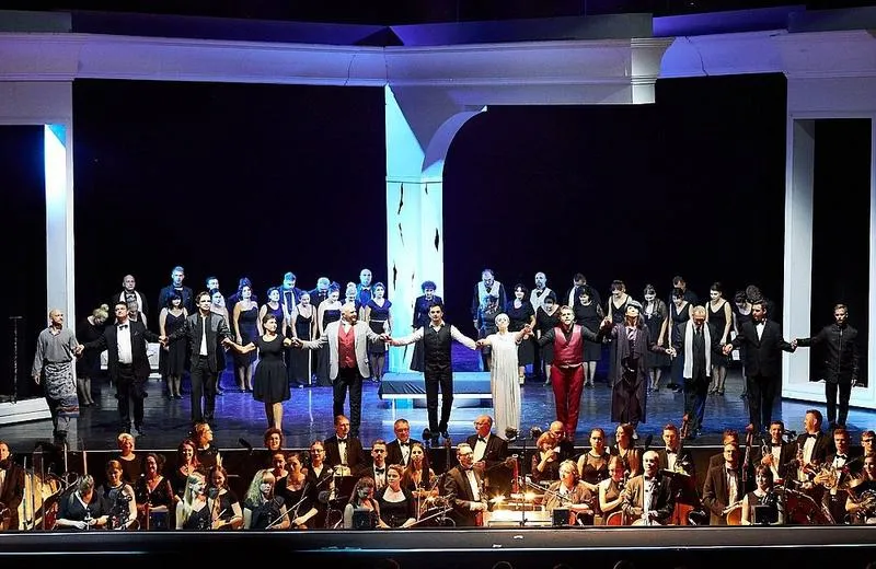 Zarobki dyrektorów teatrów: jakie są zaskakujące różnice?