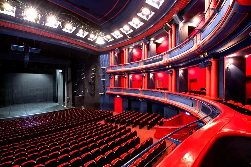 Dress code Teatr Roma