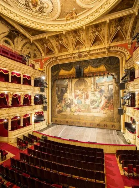 Nocne zwiedzanie teatru