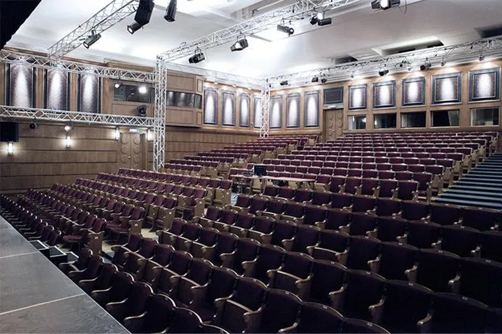 Przewodnik dla gości teatru