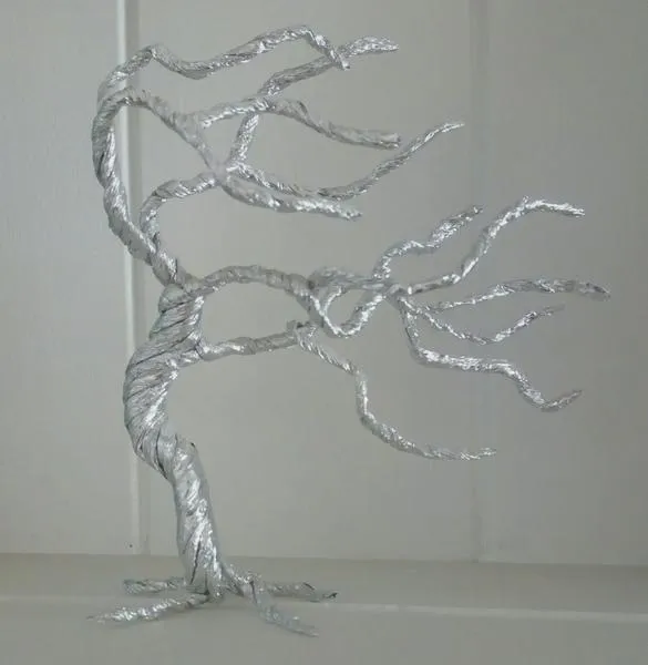 Twórcze rzeźby z folii aluminiowej