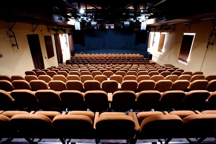 Wpływ na teatr